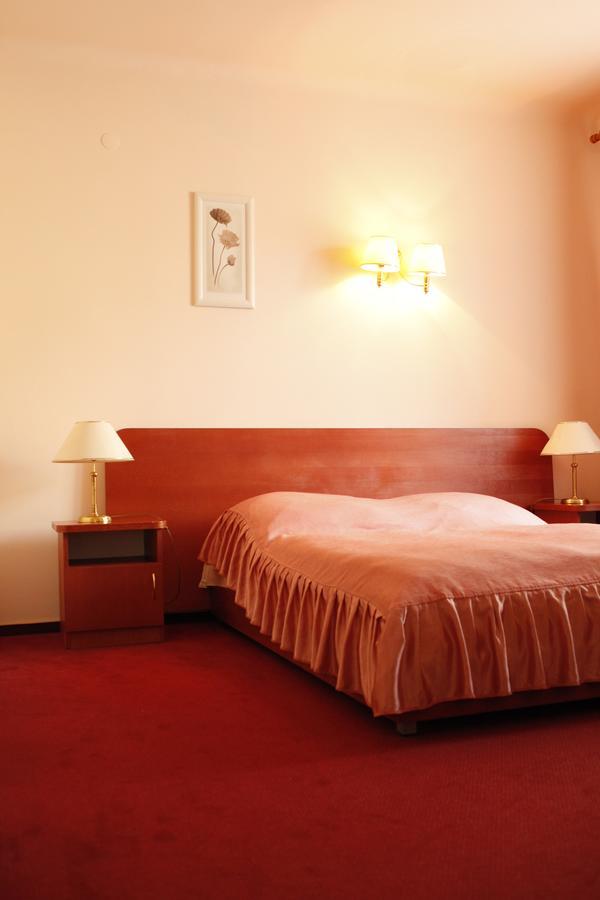 Iskra Hotel Radom Exterior photo