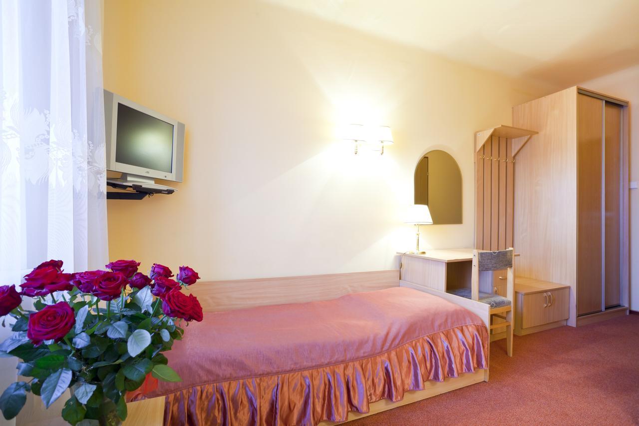 Iskra Hotel Radom Room photo