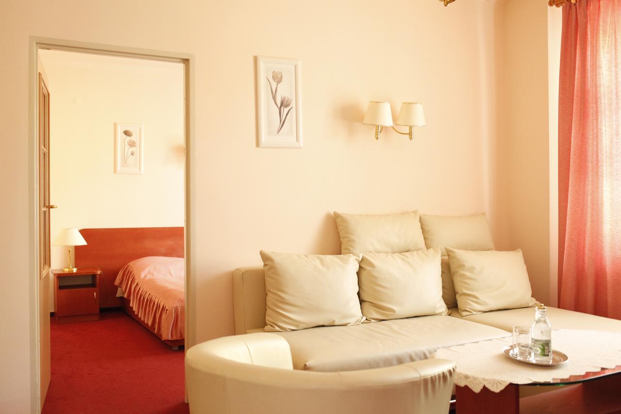 Iskra Hotel Radom Exterior photo